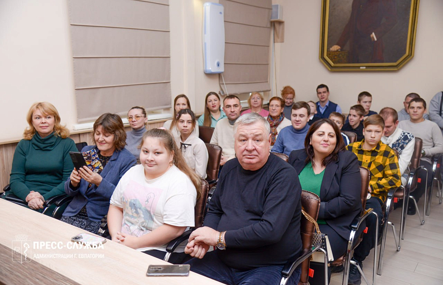 В Евпатории чествовали участников ежегодной премии «Преград нет!»